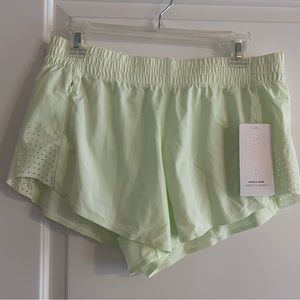 Athleta Hustle 3 in shorts, size M